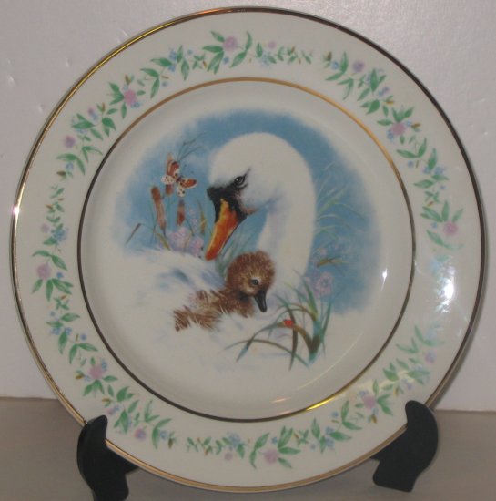 Avon Gentle Moments Plate, 1975, "Swan Mother with her Gosling"