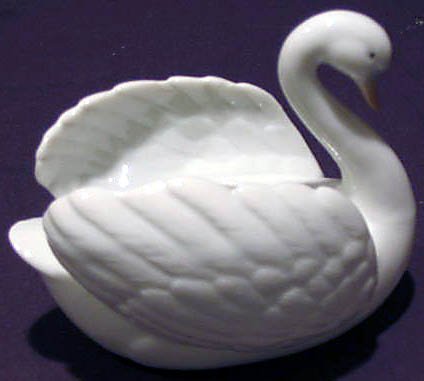 Set of 4 Each 4" Global Arts BONBON SWANS