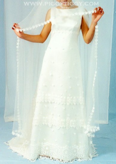 NEW SHEATH STYLE Wedding Gown Bridal Dress ELEGANT & CHIC SIZE 18 **Free Mantilla Veil**