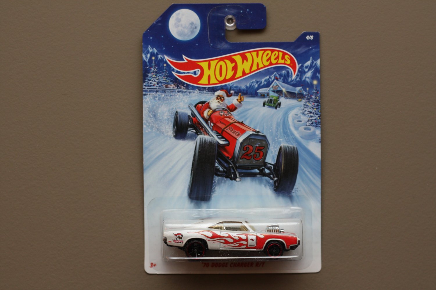 Hot Wheels 2014 Christmas Holiday '70 Dodge Charger R/T (white)