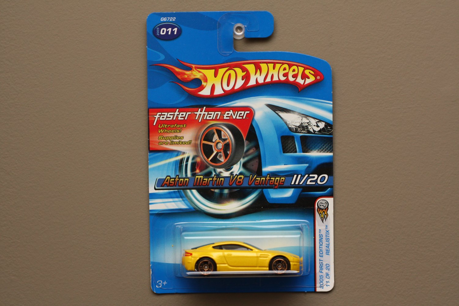 wheels 2005 editions realistix aston martin v8 vantage yellow faster than wheels 2005 editions realistix aston martin v8 vantage yellow faster than