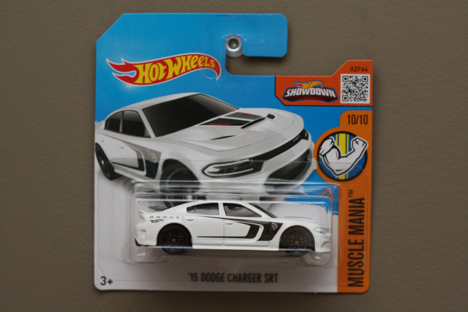 Hot Wheels 2016 Muscle Mania 15 Dodge Charger SRT Hellcat White