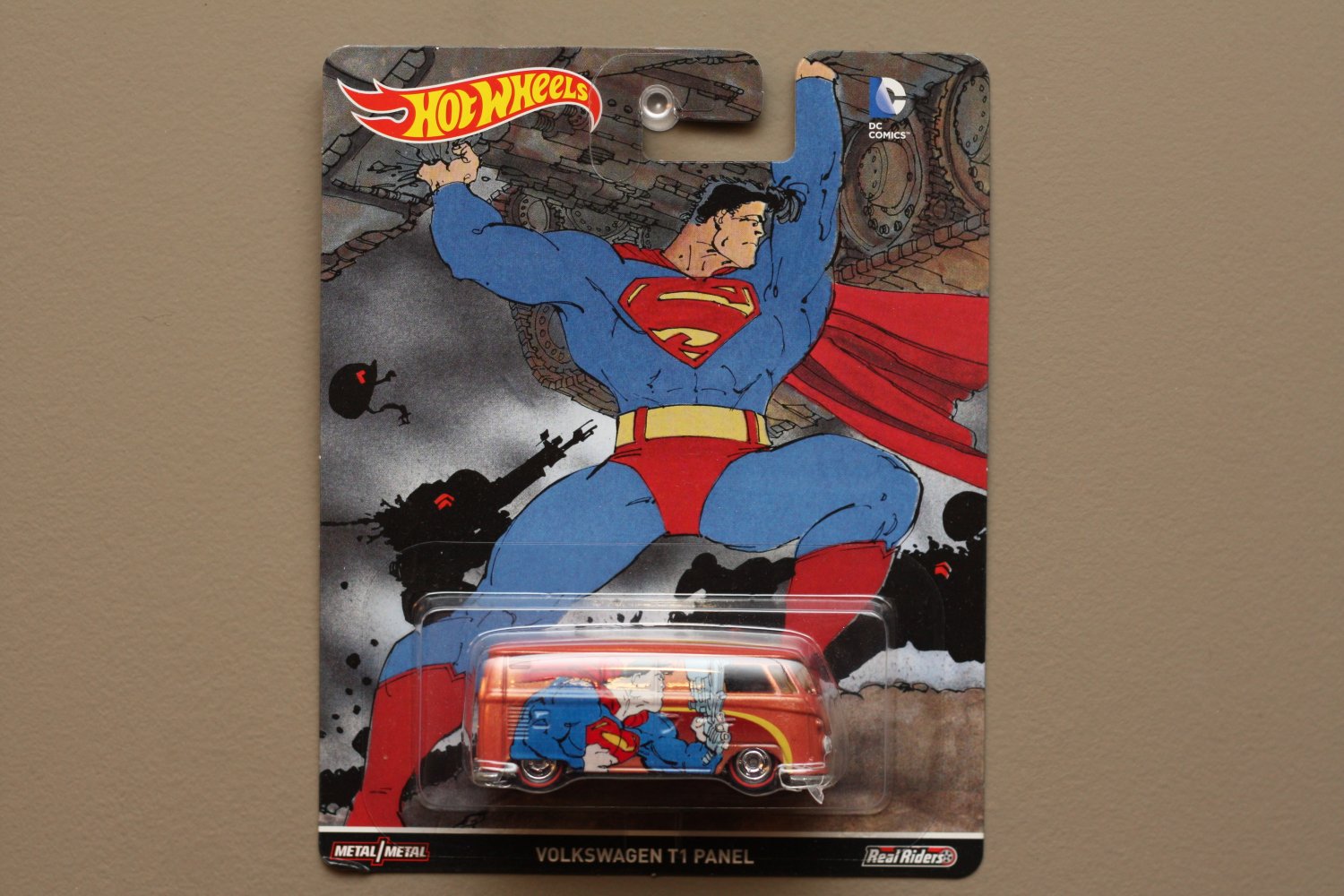 Hot Wheels 2016 Pop Culture DC Comics Volkswagen T1 Panel Bus Superman SEE CONDITION