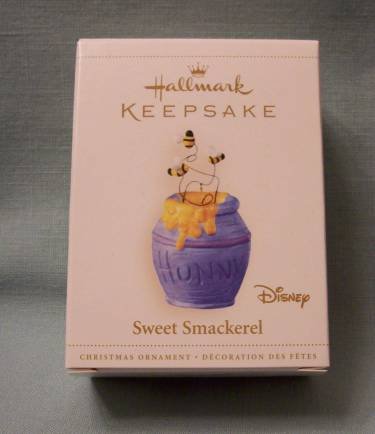 Hallmark 2006 Disney Sweet Smackerel - Pooh