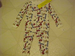 BRAND NEW BOYS SZ 18 MO 2 PC SPORTS PATTERN PAJAMAS