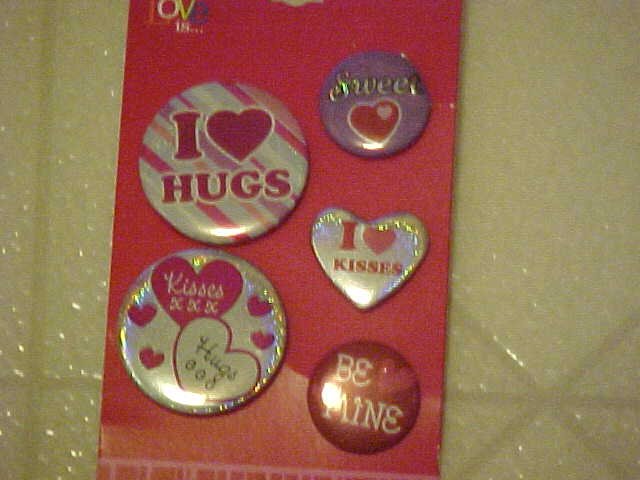 NEW 5 VALENTINES DAY PINBACK BUTTONS BE MINE/I LUV HUGS
