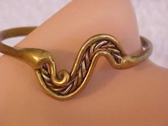 VINTAGE HAND CRAFTED BRASS BRACELET