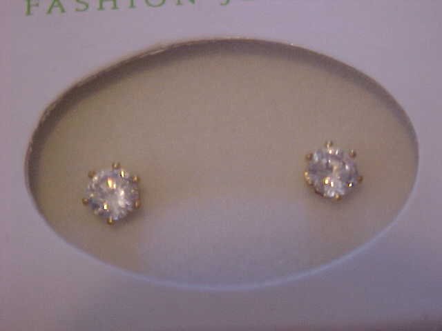 BEAUTIFUL NEW SOLITAIRE ZIRCONIA PIERCED EARRINGS