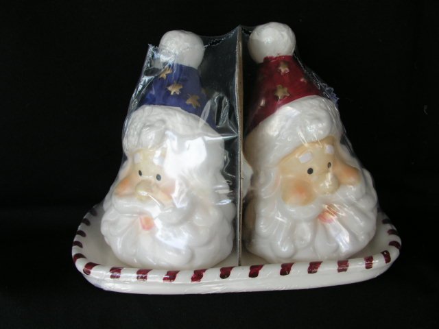 Santa Claus Salt & Pepper Shakers Dispenser
