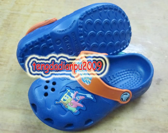 new CROCSâ„¢ SpongeBob blue boy's sandal shoe sz:24-27