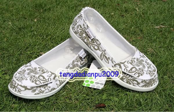 new CROCSâ„¢ Santa Cruz Women' shoes flower SZ:W5-W9=EUR35-39