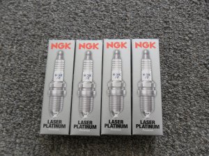PFR7S8EG 1675 NGK Laser Platinum Spark Plugs ( set of 4 )