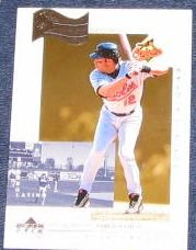 1999 Upper Deck Foreign Focus Roberto Alomar #245
