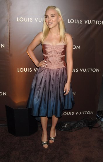 Scarlett Johansson 8x10 Photo - Very Busty Open Toe Heels #18