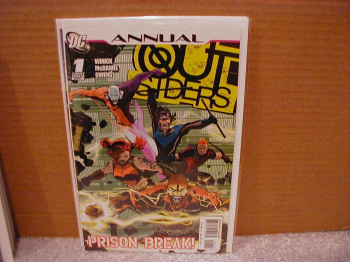 Outsiders Annual #1 NM (2007)