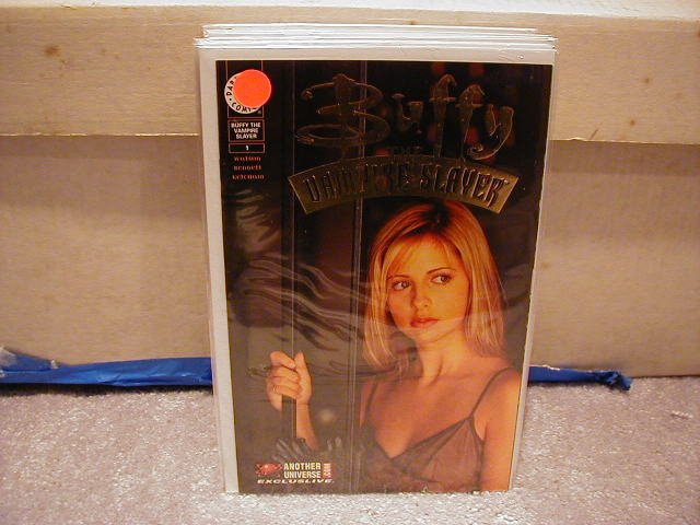 BUFFY THE VAMPIRE SLAYER#1 GOLD FOIL ANOTHER UNIVERSE EXCLUSIVE (1998) VF/NM