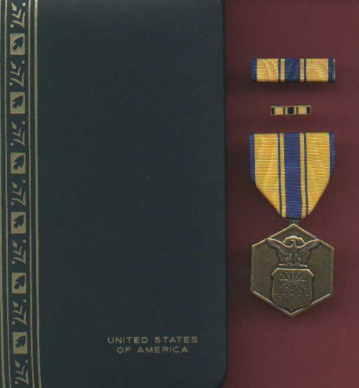 US Air Force Commendation medal with ribbon bar and lapel pin in case