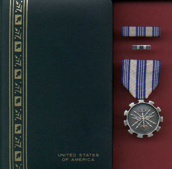 US Air Force Achievement medal in case with ribbon bar and lapel pin