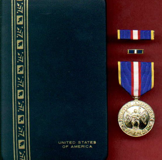 WWII Philippine Independence medal in case with ribbon bar and lapel pin