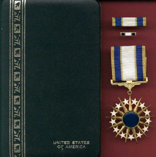 US Air Force Distinguished Service medal in case with ribbon bar and lapel pin