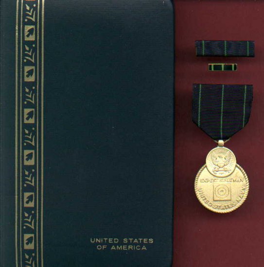 Navy Expert Rifle Shot medal in case with ribbon bar and lapel pin
