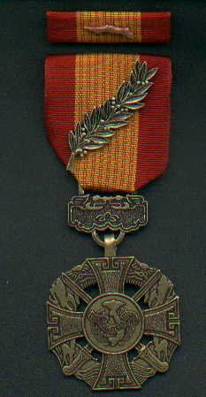 Vietnam Cross of Gallantry medal with ribbon bar and palm devices