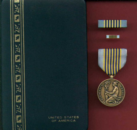 US Airmans medal in case with ribbon bar and lapel pin