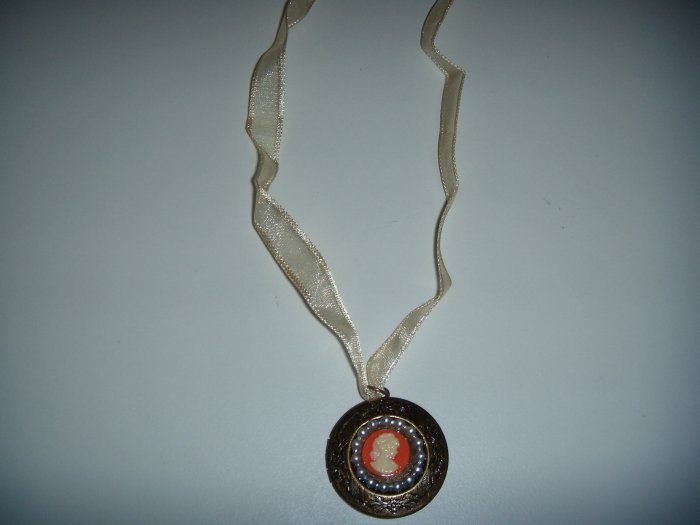 Costume Jewelry Lace Necklace