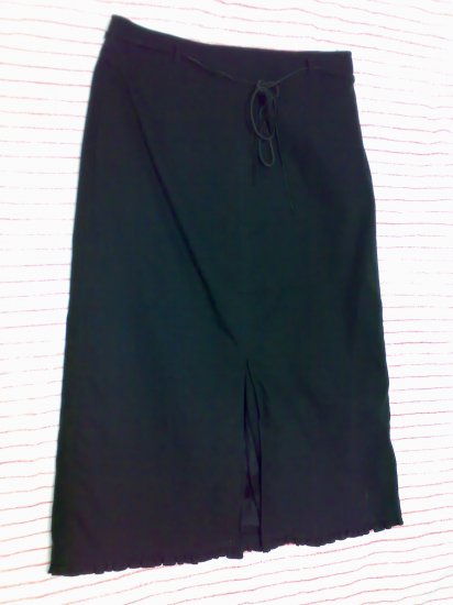 3/4 BLACK SKIRT