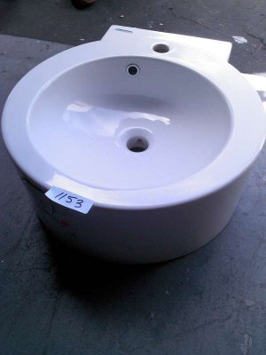 Wall hung bathroom sink in white SAT50001