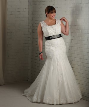 Luxuious Mermaid Sheer Straps Lace Tulles Crystals Sash Wedding Dress Plus size For fat