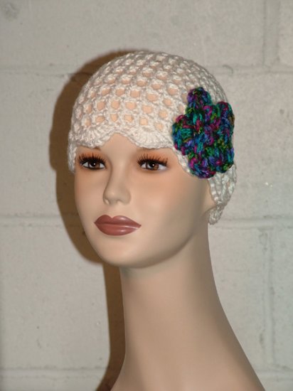 KNC Hand Crochet Skull Cap w Flower Pin White Sz Teen