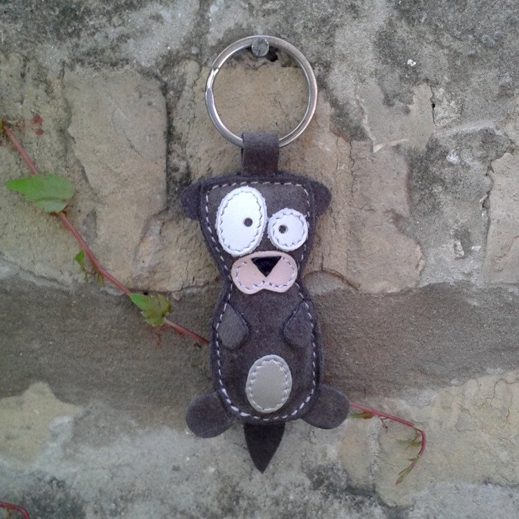 Leather Keychain Otter Gray - FREE Shipping Wordlwide - Handmade Leather Otter Bag Charm