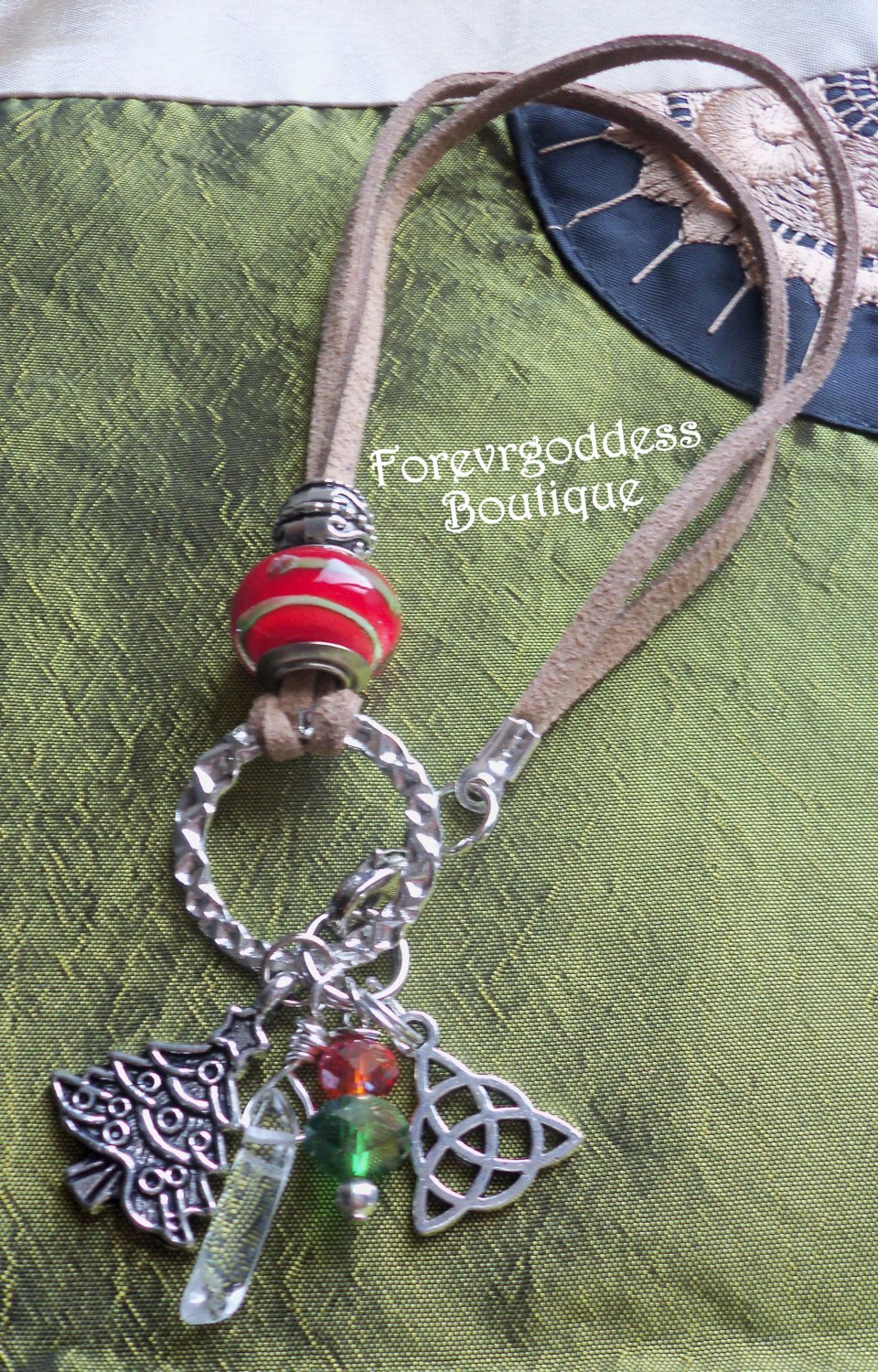 Red / green swirl crystal point Bracelet