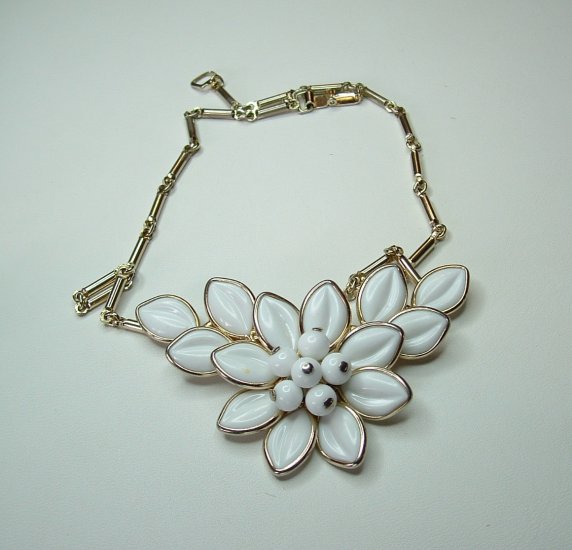 Vintage White Milk-glass Flower Necklace