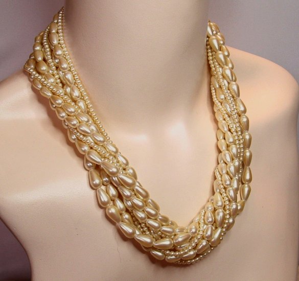 Beautiful Vintage Faux Pearl Torsade Signed Carolee