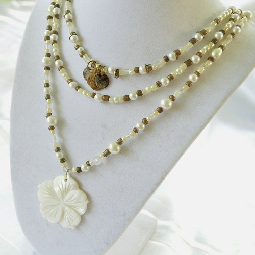 Necklace pearl beaded with mother of pearl pendant