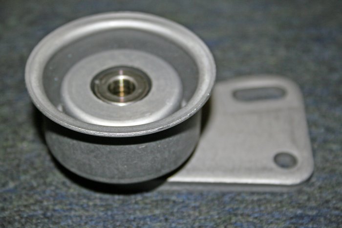 SUBARU 1.8 TIMING BELT TENSIONER 13071 AA002 NOS