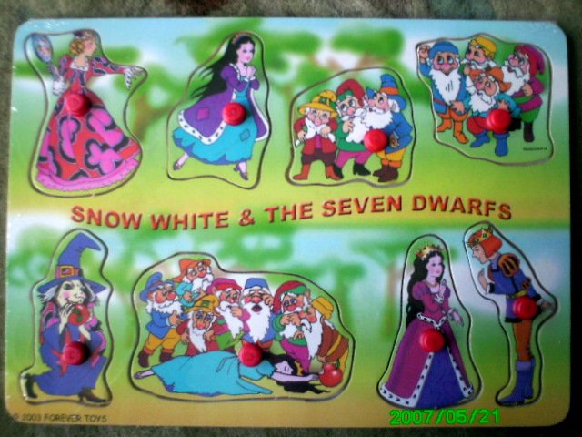 Snow White and the Seven Dwarfs - A Fairytale 8 Piece Wooden Puzzle for Toddlers