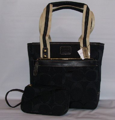 SIGNATURE MEDIUM TOTE HANDBAG WITH MATCHING WRISTLET