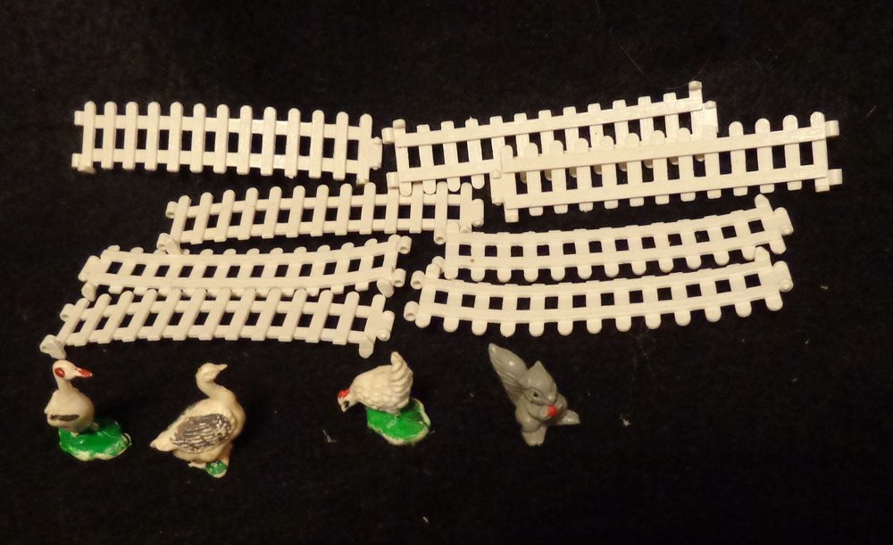 Doll House Accessories Mixed Lot 8 Pieces of Fence 3 Chicks & 1 Squirrel