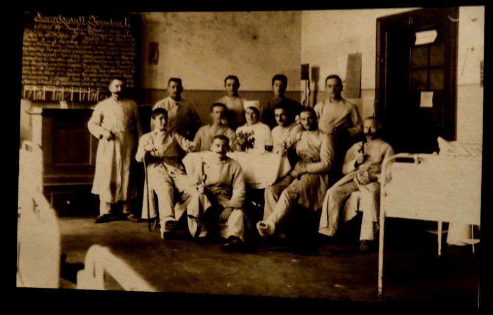World War I Military Real People Postcard German Doctors, Nurses Unused