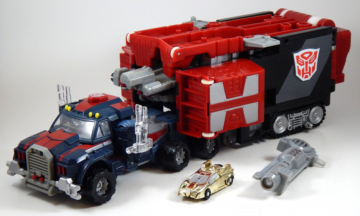 Hasbro Transformers Armada Super Optimus Prime with Corona Sparkplug