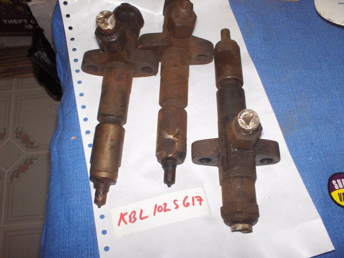 VOLVO PENTA FUEL INJECTOR # KBL102S617 x 3 NR
