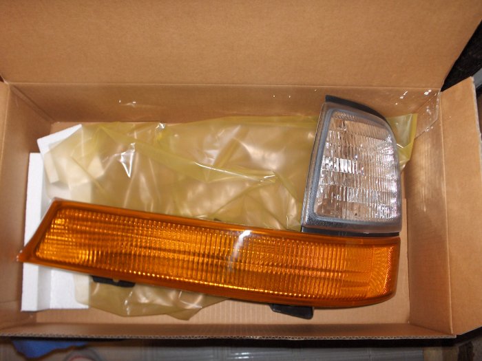 FORD RANGER 98 99 00 SIGNAL / PK LAMP Left NEW * LOOK* car light