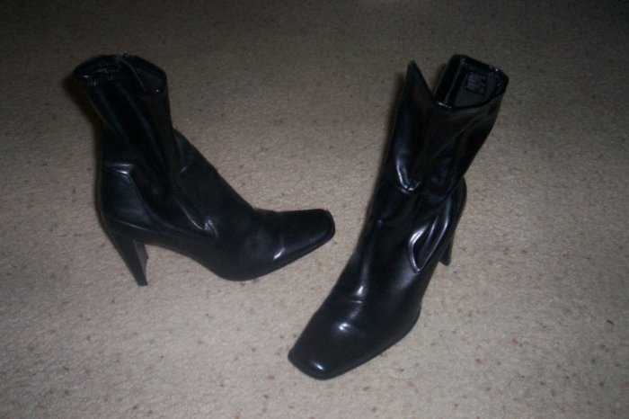 VERY NICE BLACK BOOTS SIZE 9 WOMENS