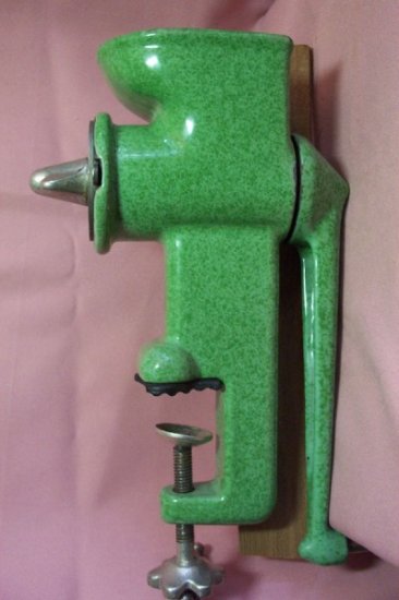 Vintage Collectible GREEN ENAMEL HARPER Grinder, Mincer - Exc. Cond.