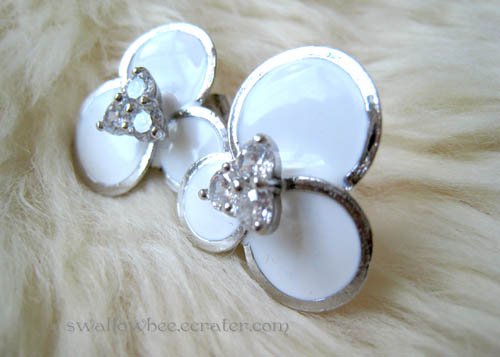 Elegant White Floweret Earrings