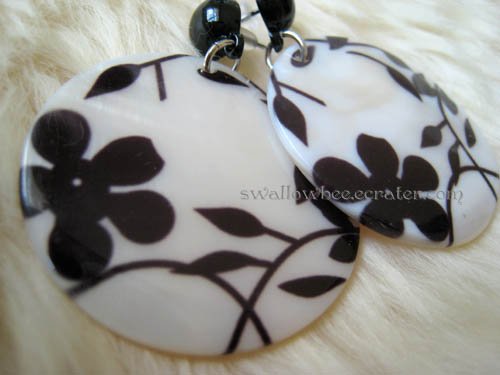 Classic Flowery Shell Earrings