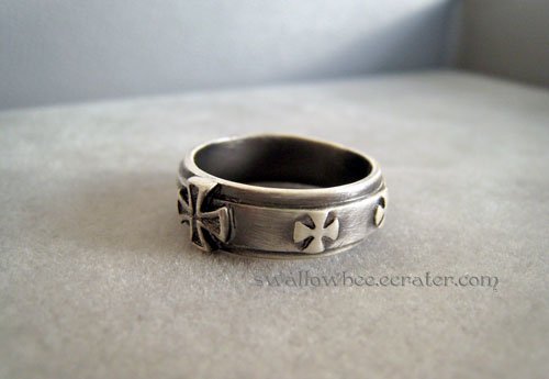 Classic Cross Fashion Ring